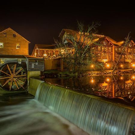 Villa Peaceful In The Pines By Distinctive Getaways à Pigeon Forge Extérieur photo